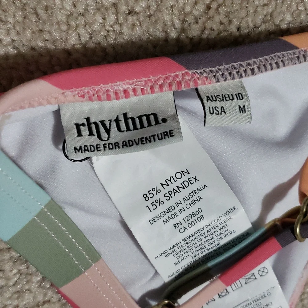 Rhythm Sahara Triangle Bikini Top. Size: Medium - Picture 7 of 8